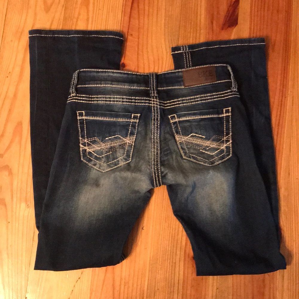 BKE Stella. Buckle jeans.